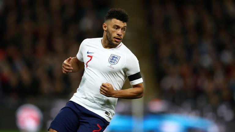 张九龄回归？英媒：埃弗顿和利兹联有意签下目前自由身的张伯伦