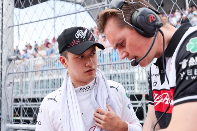 开云体育下载-专访周冠宇①：首个赛季开局不错 早期起伏有助提高